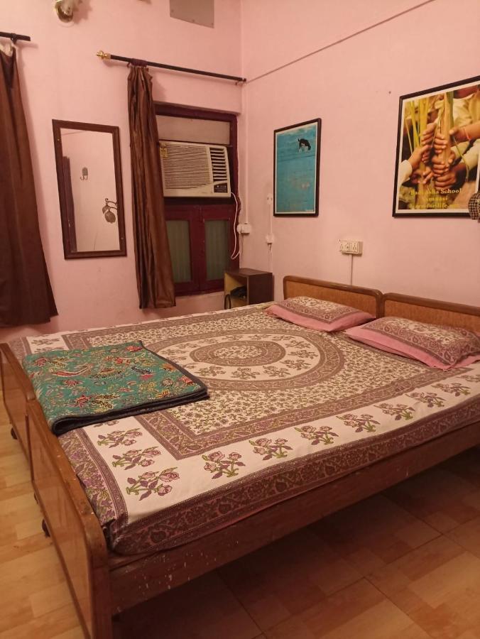 Brown Bread Bakery Guest House Varanasi Eksteriør billede
